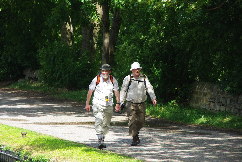 Phil and Jim T approaching Rodley on the Leeds-Liverpool canal, West Yorkshire, 20 August 2010